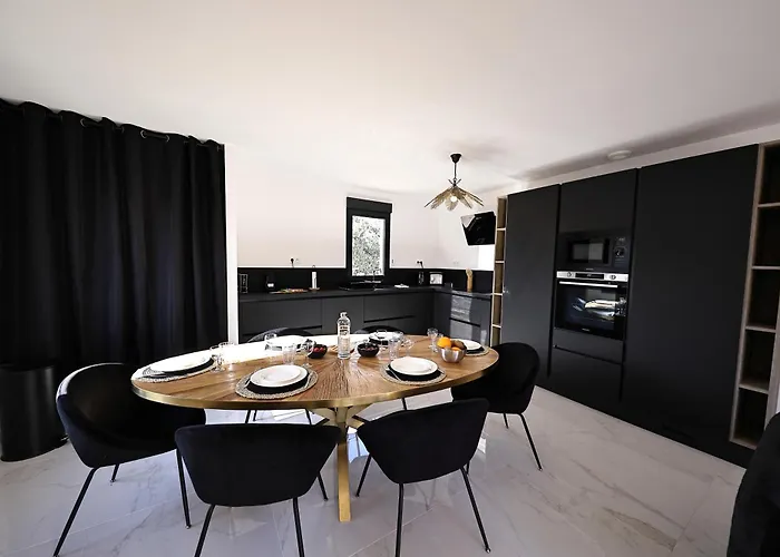 Maelle - T4 Moderne A * Bonifacio (Corsica)