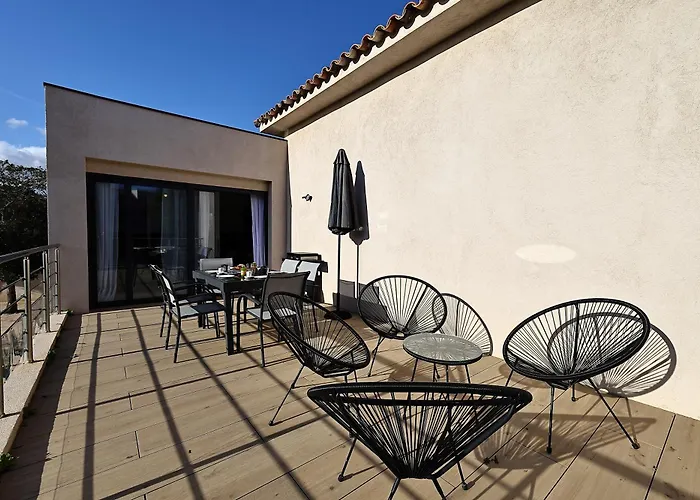 Maelle - T4 Moderne A Bonifacio (Corsica)