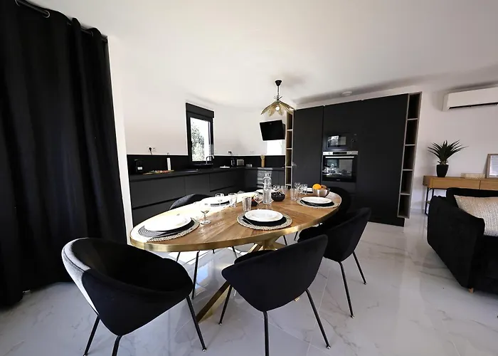 Maelle - T4 Moderne A Bonifacio (Corsica)